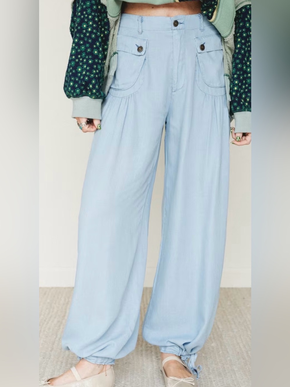 Three Bird Nest East Bay Loose Fit Cargo Jeans in Light Wash size L
